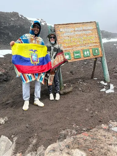🏔️🧭 Cotopaxi National Park – Volcano Adventure & Local Flavors